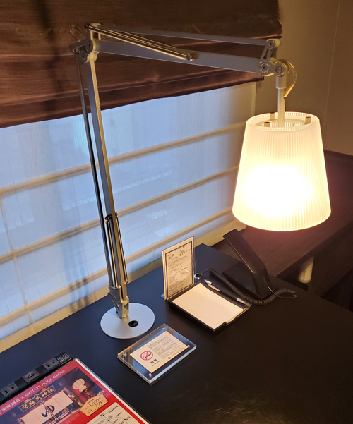 ホテルマイステイズプレミア堂島デスクライト