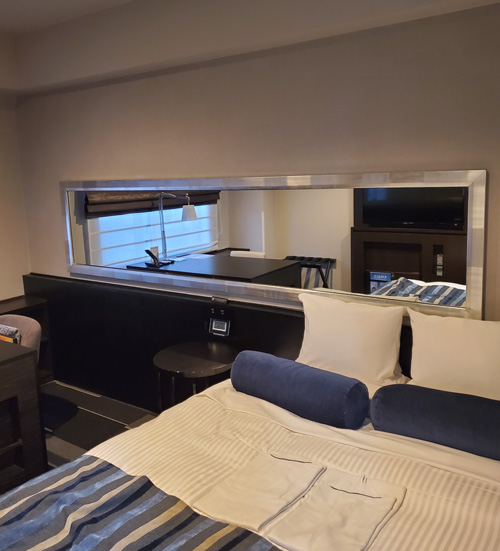 ホテルマイステイズプレミア堂島客室鏡