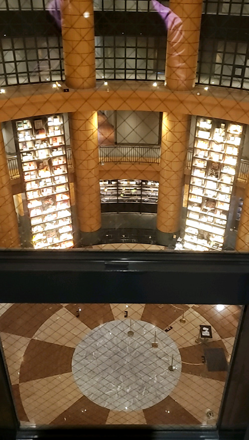 the_basics_FUKUOKAロビー上から