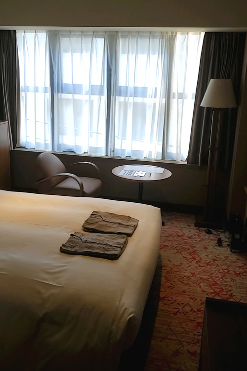 the_basics_FUKUOKA窓